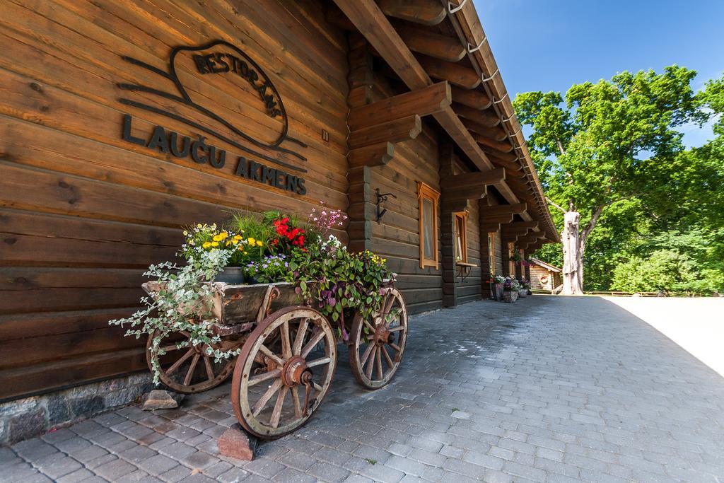 Laucu Akmens Hotel Skulte  Exterior photo